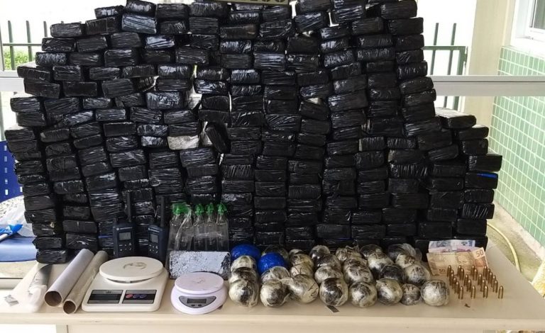 PM apreende quase 130kg de drogas e munições em Camboriú