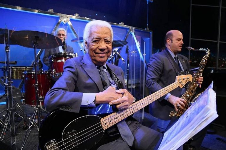 Bira, baixista do programa do Jô Soares, morre aos 85 anos