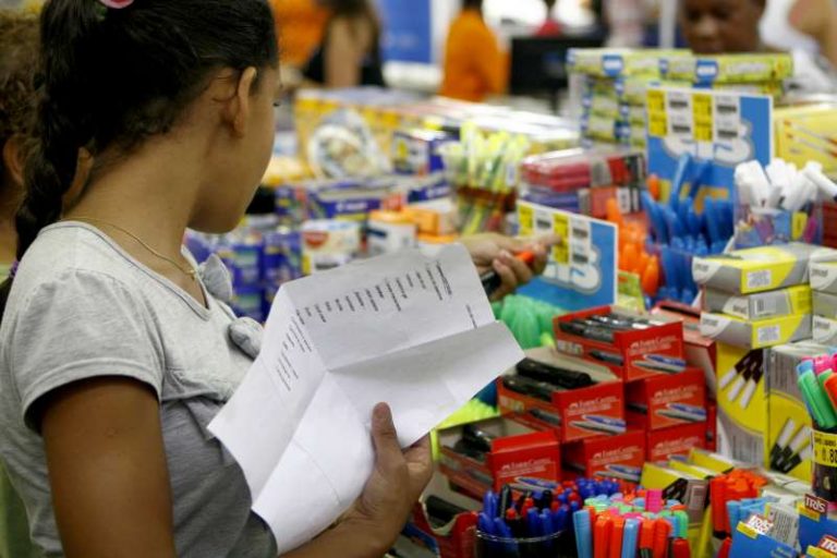 Educação terá cartão para compra de material escolar. Tire suas dúvidas.