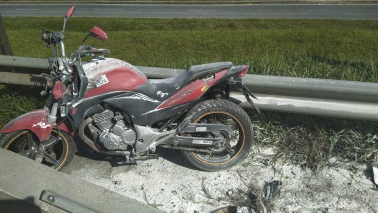 Irmãos morrem em acidente de moto na BR-101