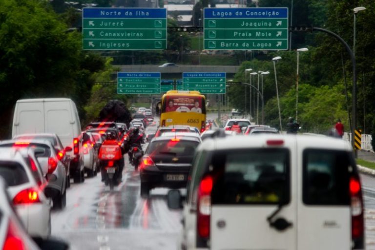 Desconto de 3% para quitar IPVA à vista vale a pena, diz especialista