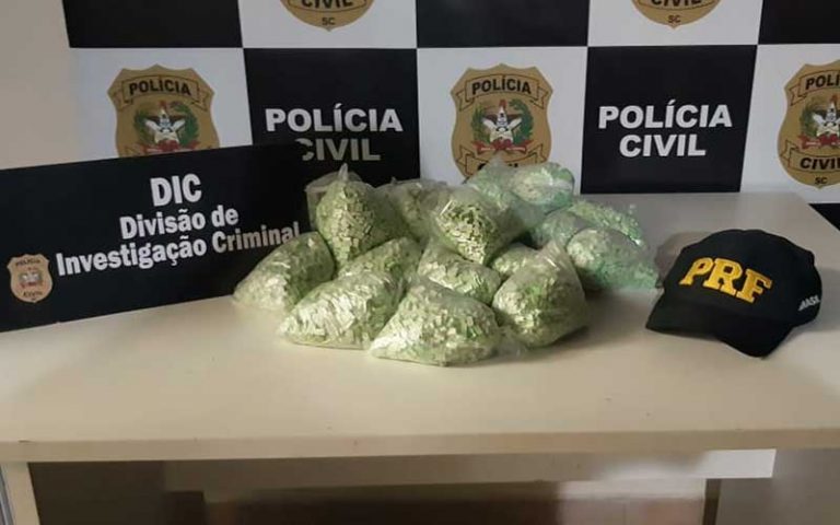 PRF e PC apreendem R$ 1 milhão em ecstasy na BR-101, em Balneário Camboriú