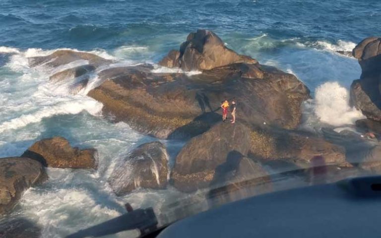 Vídeo: Arcanjo resgata vítimas de acidente com lanchas no mar em Bombinhas