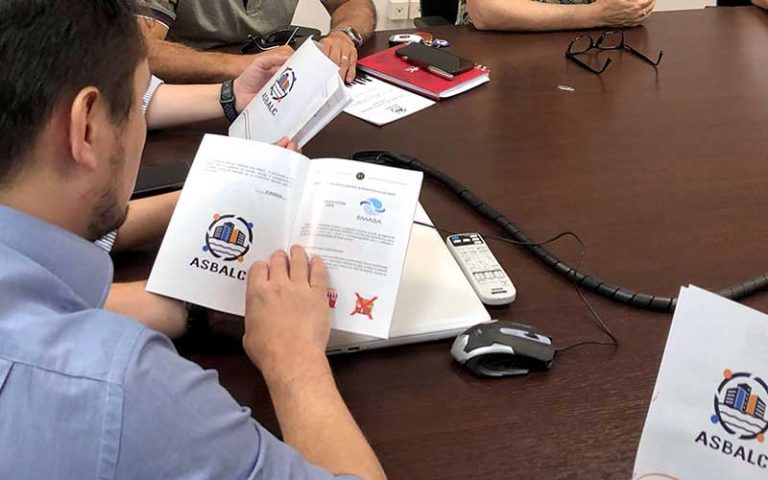Emasa recebe cartilha sobre Declaração de Regularidade Sanitária da ASBALC