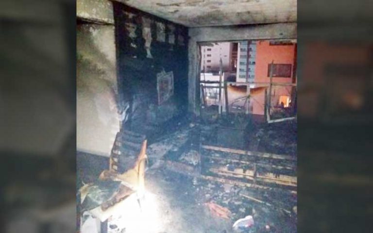 Ap pega fogo no centro de BC. Moradores e gatinho foram salvos pelos bombeiros