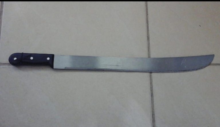 Homem tenta assaltar mercado armado com um facão no Conde Vila Verde