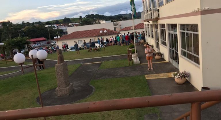 Prefeito de Imbuia é morto a tiros ao lado da prefeitura