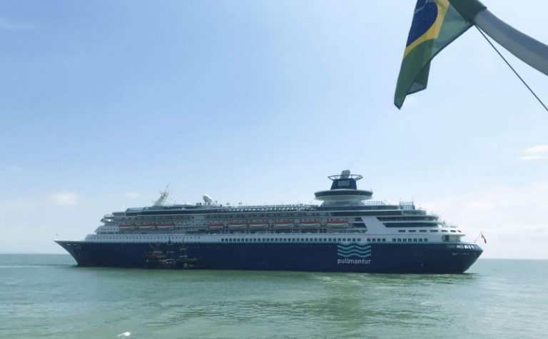 Sovereign fez escala em Balneário Camboriú nesta segunda