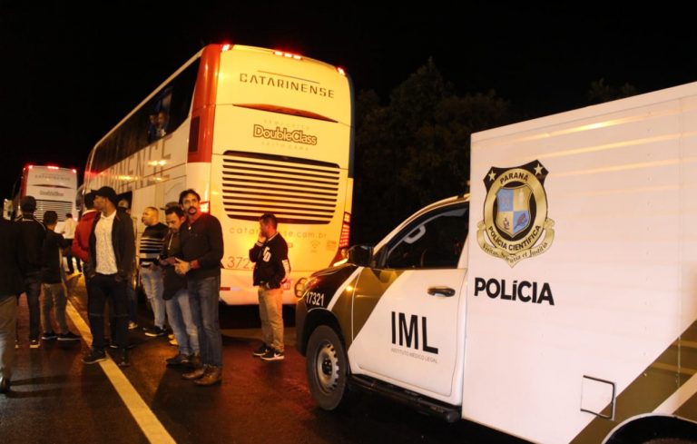 Passageiro armado mata bandidos que invadiram ônibus que vinha de SP para SC
