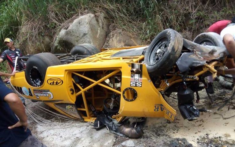 Rodrigo Perigoso sofre acidente com Opala no SpeedWay