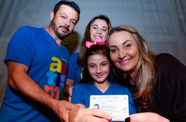 Carteirinha de Identificação do Autista de SC é lançada