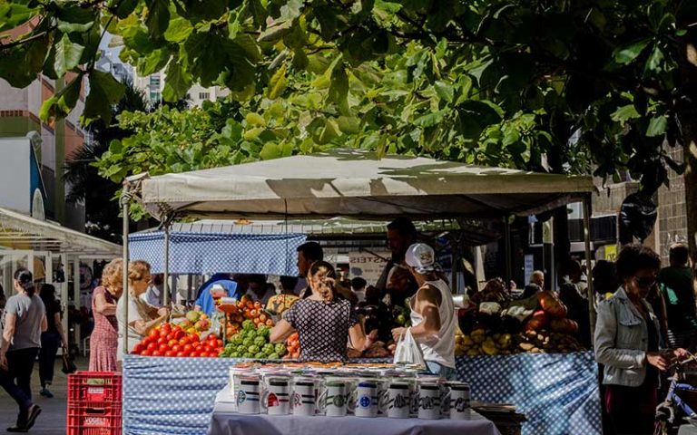 Feiras movimentam praças de Balneário Camboriú neste fim de semana