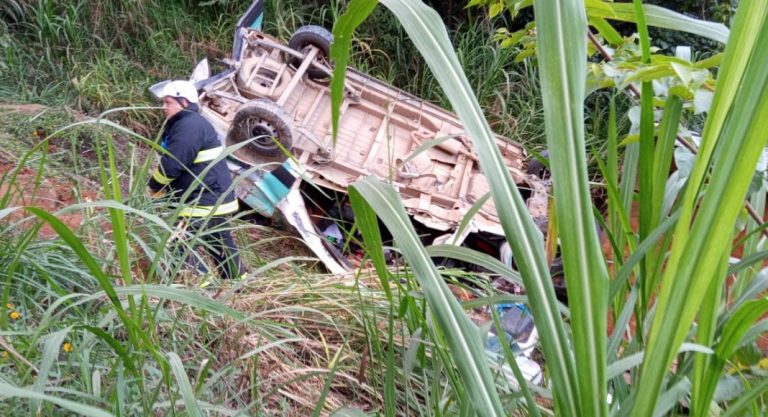 Van de Balneário Camboriú se envolve em acidente com 3 mortes em Rodeio