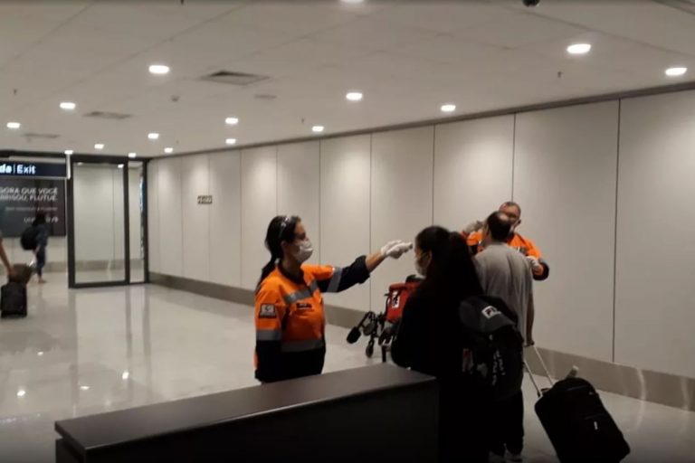 Coronavírus: Aeroporto de Florianópolis tem controle de passageiros no desembarque