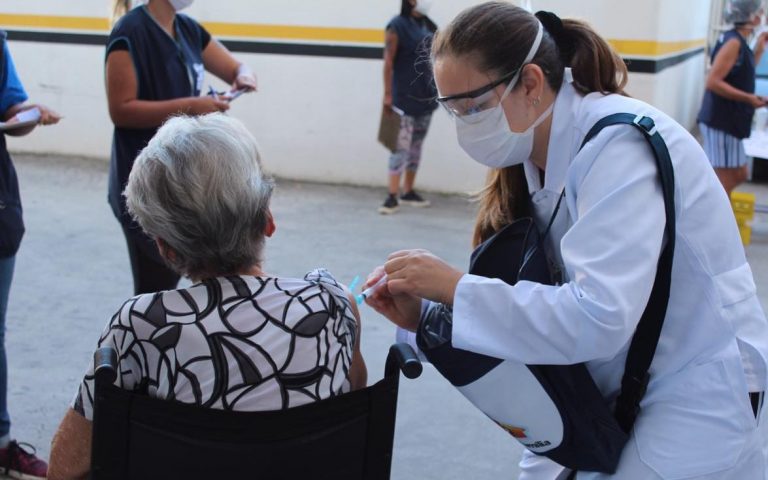 Iniciado agendamento da vacina da gripe para idosos do Centro de BC