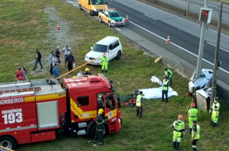 Duas pessoas morrem em capotamento na BR 101