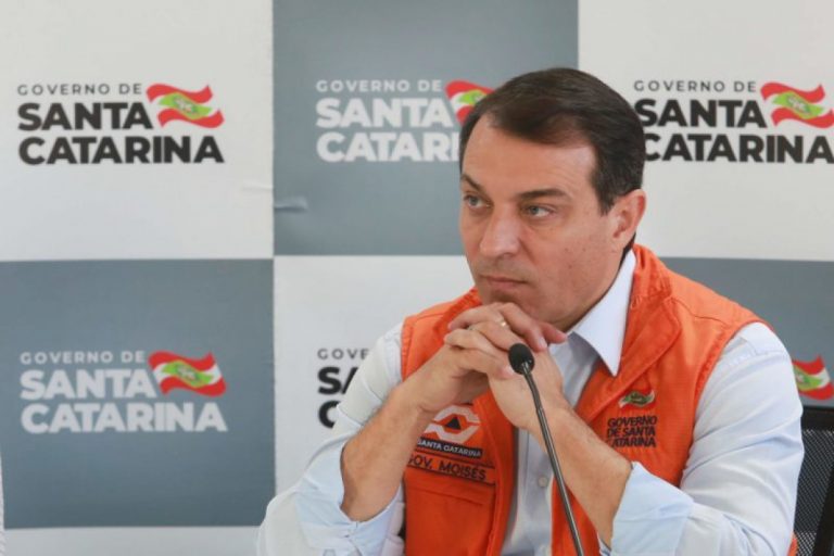 Moisés joga para os municípios a responsabilidade sobre transporte e educação
