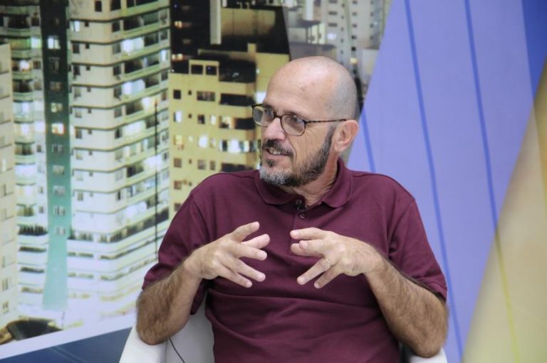 Jornalista Bola Teixeira realiza web série “Papo de Pause”
