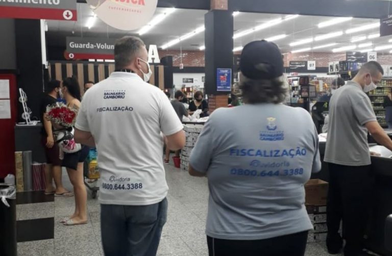 Fiscalização faz abordagens para cobrar cumprimento de decreto de uso de máscaras