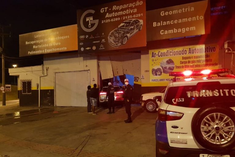 Motorista bêbado invade loja e causa confusão nesta madrugada na Marginal Leste
