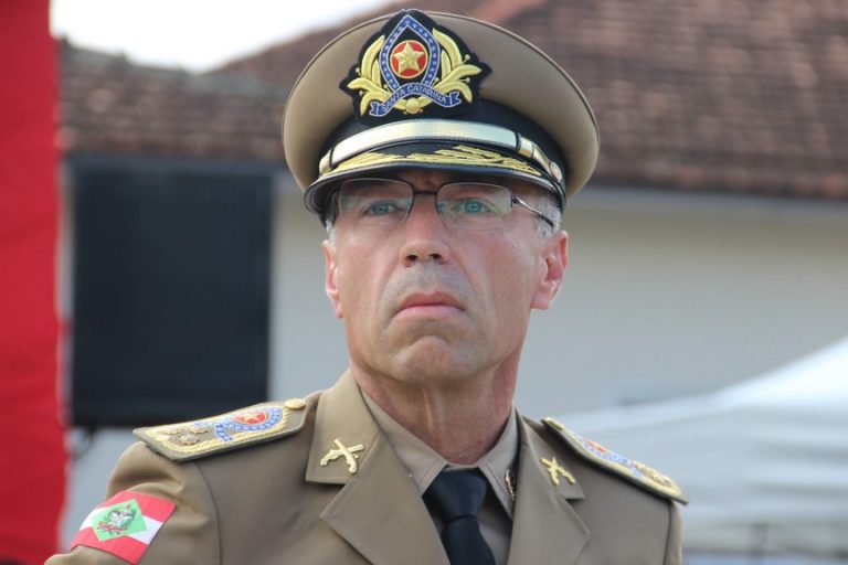 Araújo Gomes deixa comando geral da PMSC
