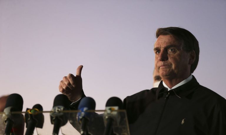 Bolsonaro deixa a cargo dos moradores decidir sobre restrições em condomínios