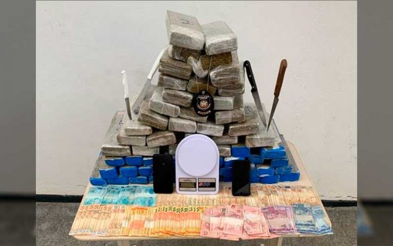 Dois são presos e quase 53 quilos de maconha são apreendidos em Itajaí