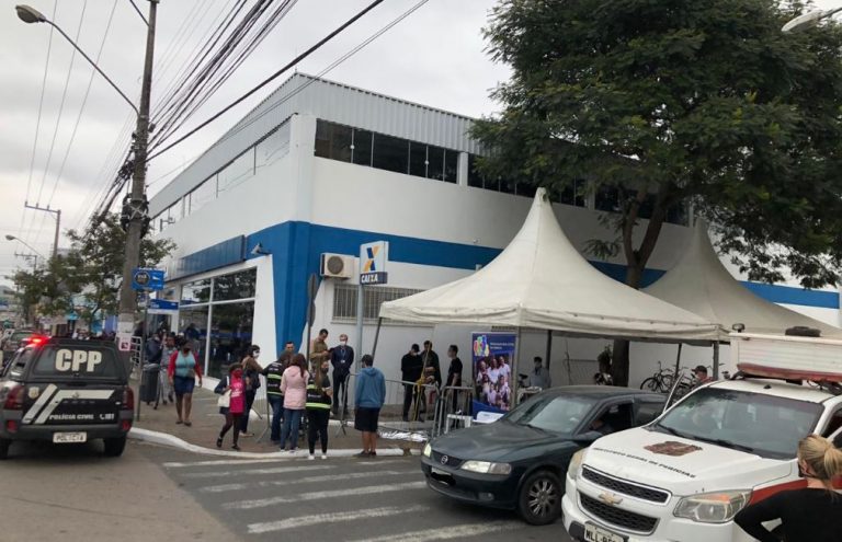 Morador de rua morre em frente a Caixa Econômica da 4ª Av