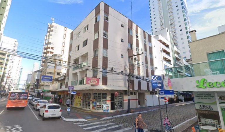 Criança que caiu de prédio em Balneário Camboriú segue estável