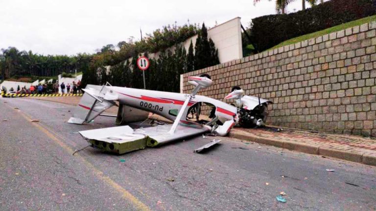 Avião cai no Centro de Guabiruba esta manhã