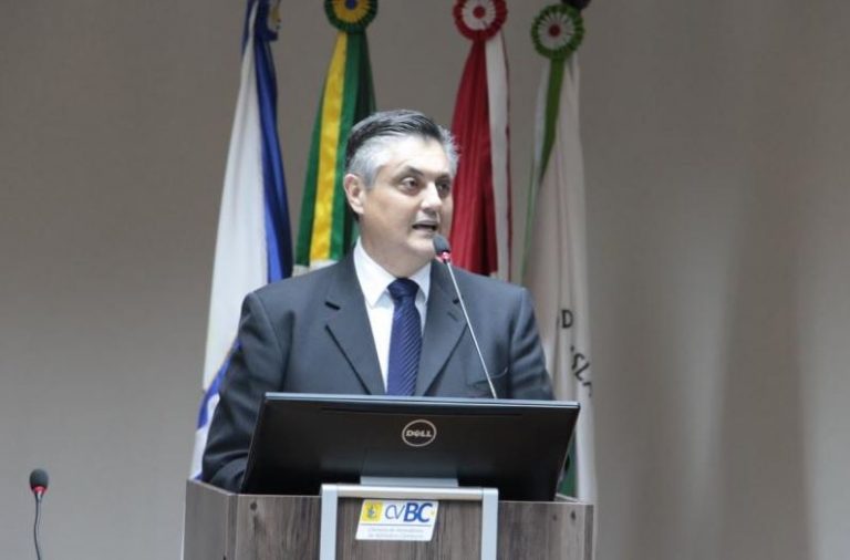 Vereador denuncia que um “falso médico” está atuando como voluntário no município