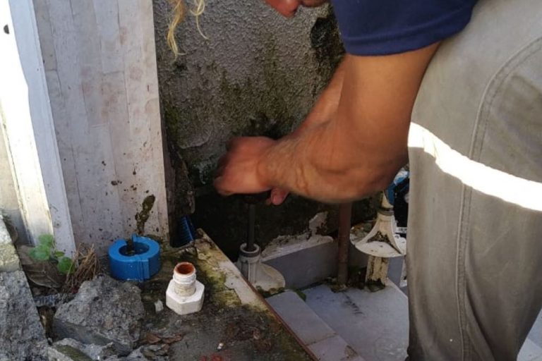 Imóvel na Rua Panamá é autuado por ligação irregular de esgoto