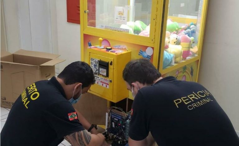 Maquina de pegar bichinhos enganava clientes