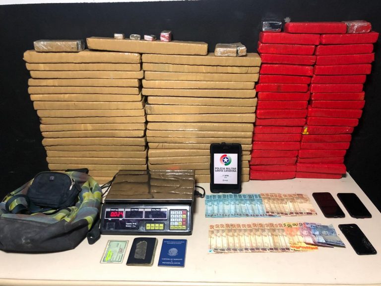 Operação da PM prende dois e apreende 64kg de maconha