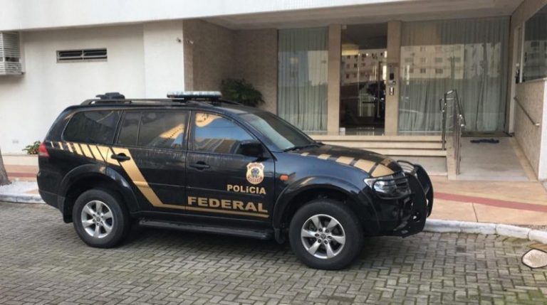 Polícia Federal prende duas pessoas em operação em Balneário Camboriú