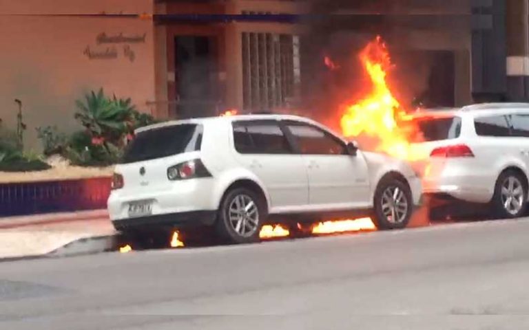 Mulher coloca fogo no carro do ex-marido no centro de BC