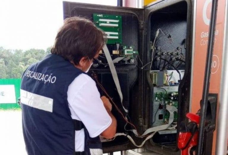 Imetro identifica fraude em 18 bombas em posto de Porto Belo