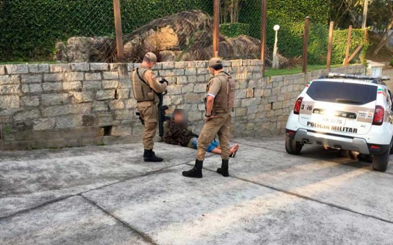 Dupla é presa após assalto na região do Estaleiro