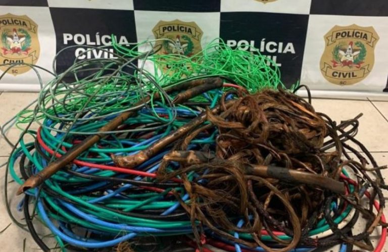 Polícia Civil prende em flagrante dois receptadores de fios furtados da Ponte Hercílio Luz