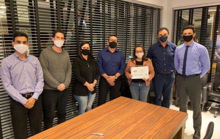 Fórum de Entidades de Camboriú entrega reivindicações para candidatos à prefeitura