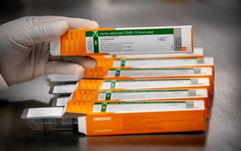 Governo federal anuncia que irá comprar 46 milhões de doses da CoronaVac