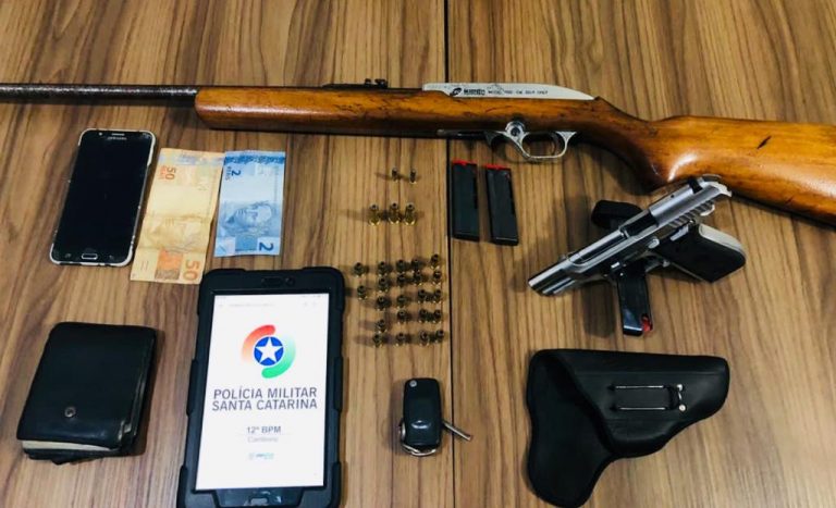 Homem é preso com espingarda e pistola na Vila Real