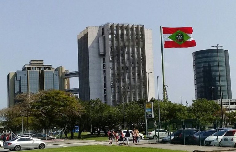 TJSC julga aumento salarial de procuradores do Estado legal