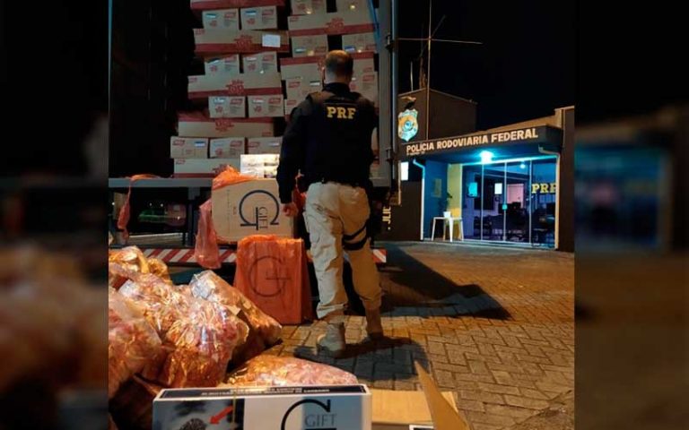 PRF de Itajaí apreende mais de R$ 540 mil em cigarros contrabandeados