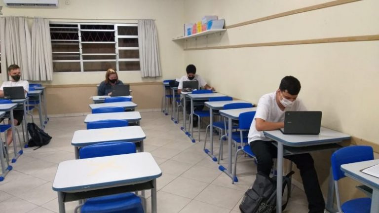 Entenda como ficam as aulas nas escolas estaduais e particulares de SC