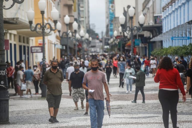 Brasil pode emendar segunda onda da Covid-19