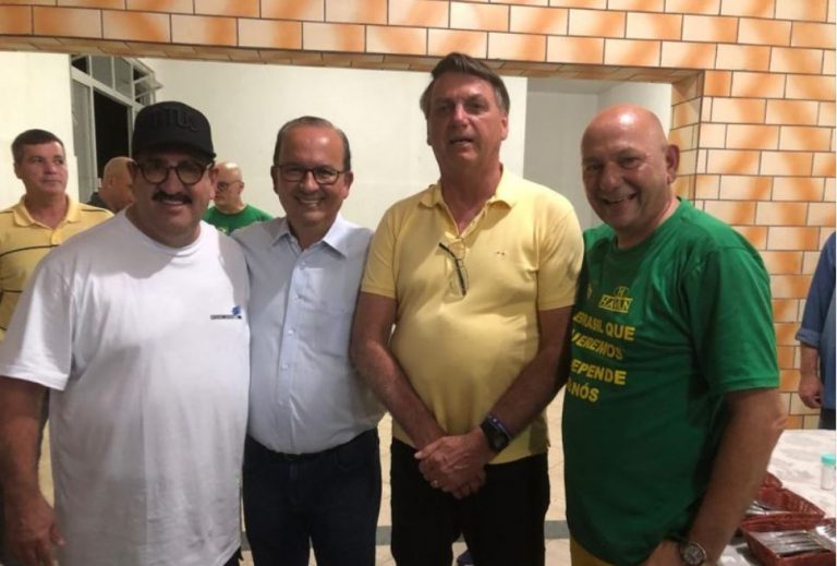 Bolsonaro oferece jantar para convidados em São Francisco do Sul