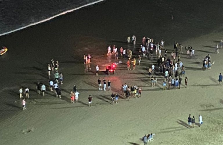 4 adolescentes são levados pela água na Praia Central e 1 morre afogado