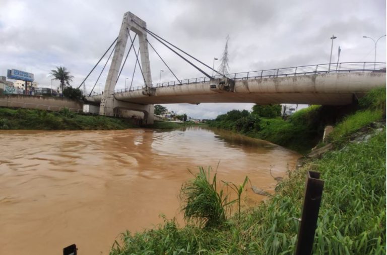 Rio Itajaí-Mirim pode atingir 7,50 metros de altura nesta quinta-feira (17)