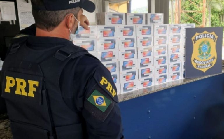 PRF apreende R$180 mil em celulares que viriam para BC